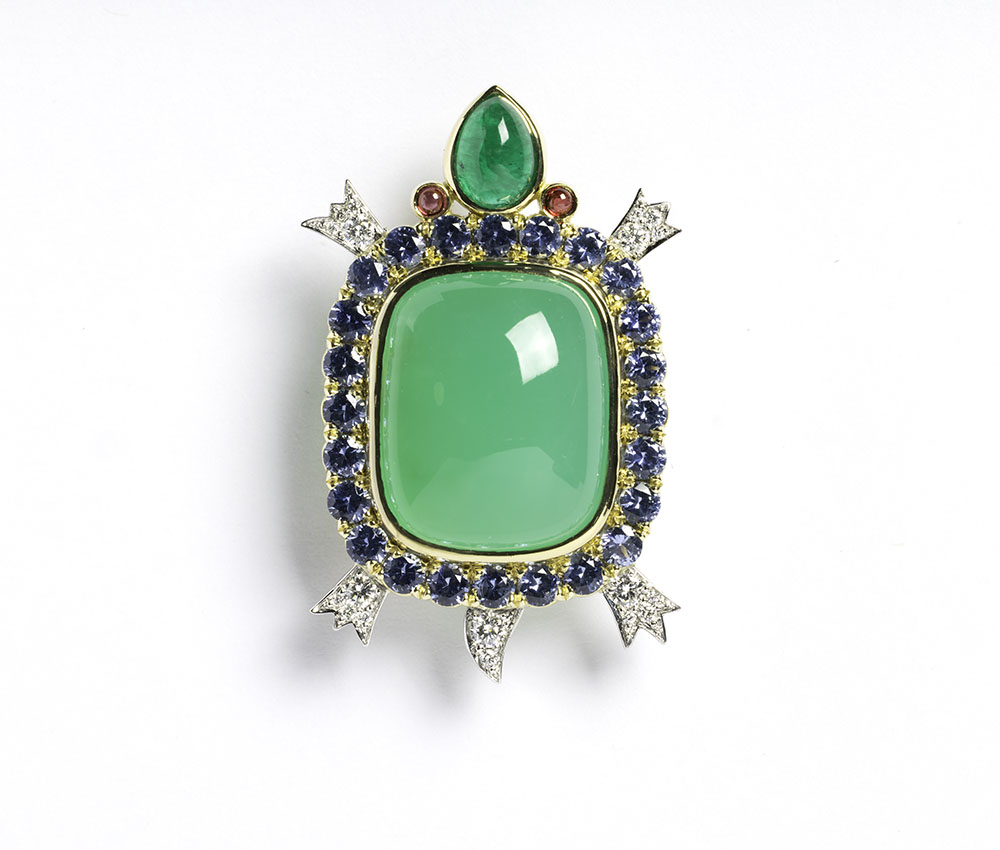 One 18kt yellow gold and platinum brooch, green chrysoprase, emerald, garnets, blue sapphires, diamonds